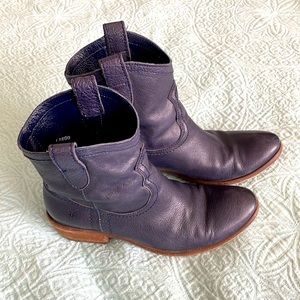 Frye cowboy style boot. Leather, size 8.5.